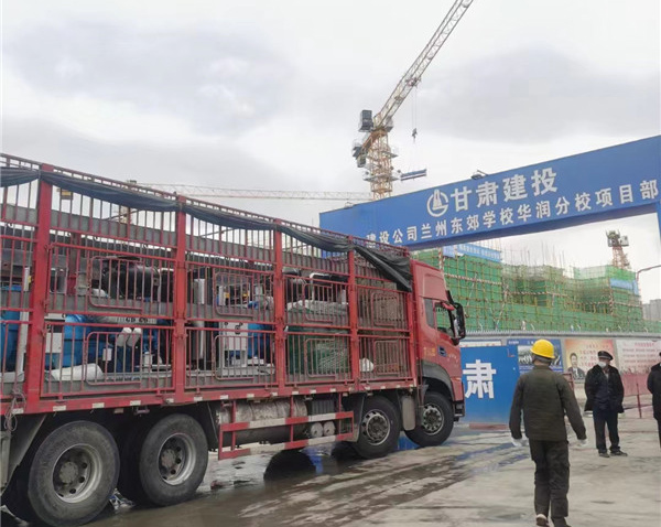 華潤東(dong)郊分校和華(hua)潤禦瀾山二(èr)期2台500kw發電機(ji)已經到貨